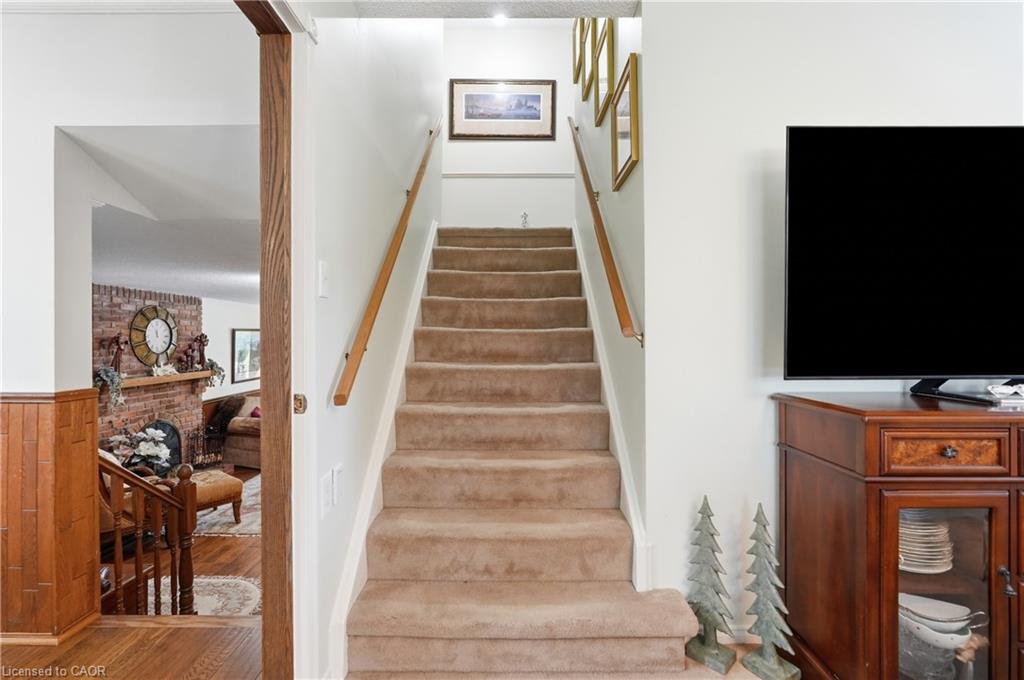283 Parkway Drive W Property Photo 17