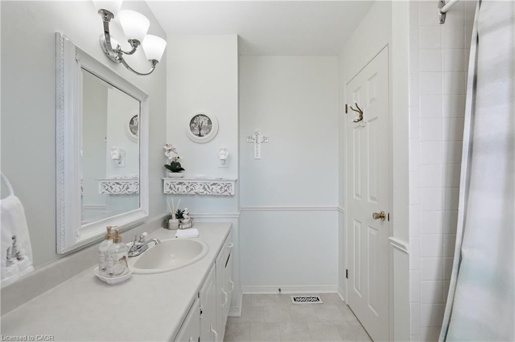 283 Parkway Drive W Property Photo 22