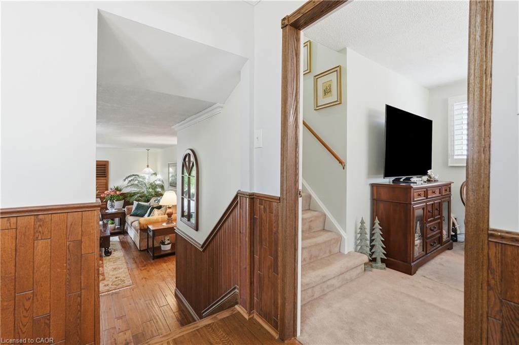 283 Parkway Drive W Property Photo 29