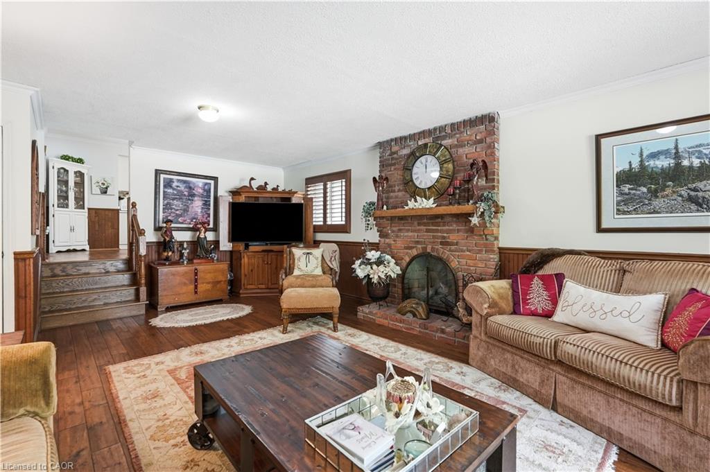 283 Parkway Drive W Property Photo 32
