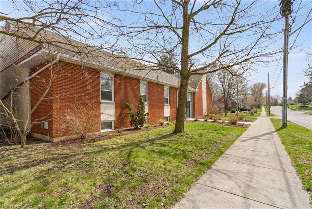 211 Birmingham Street W Property Photo 2