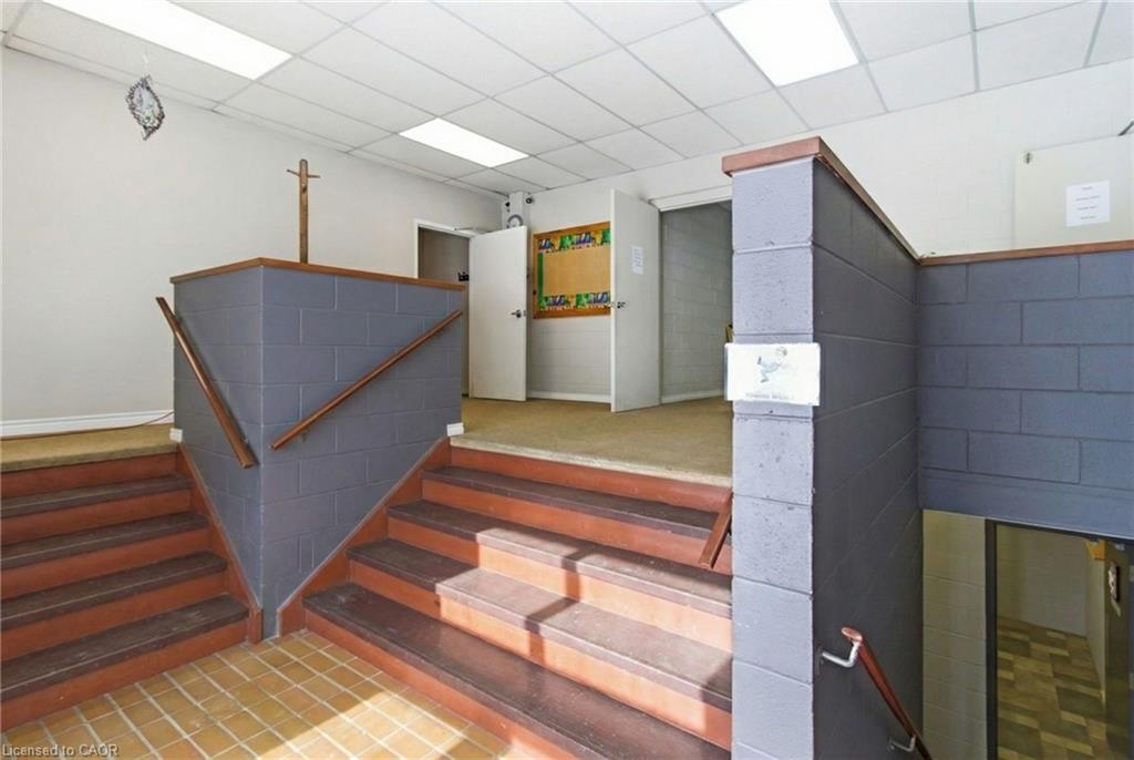 211 Birmingham Street W Property Photo 5