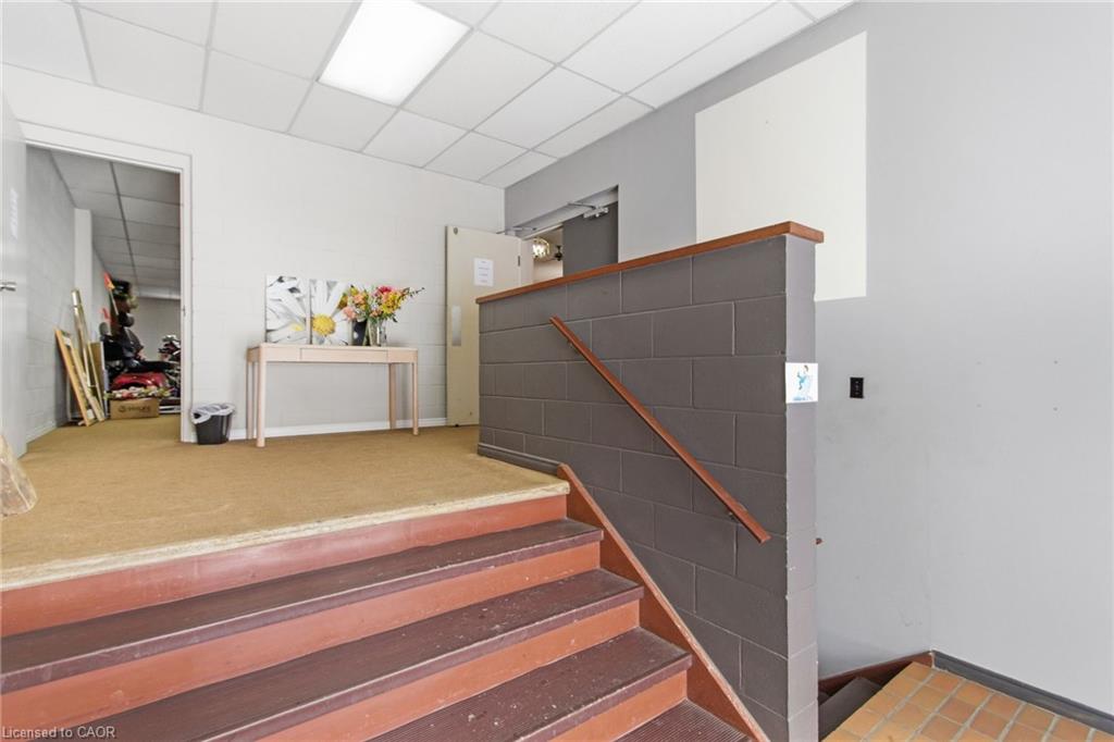 211 Birmingham Street W Property Photo 6