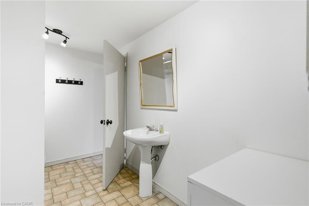 211 Birmingham Street W Property Photo 19