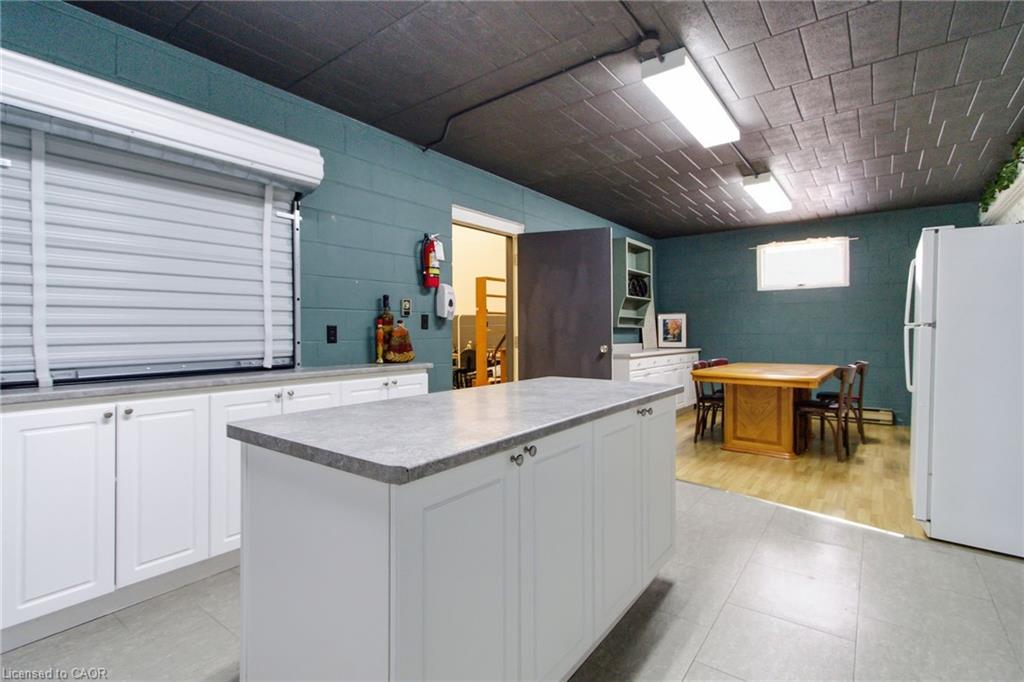 211 Birmingham Street W Property Photo 32