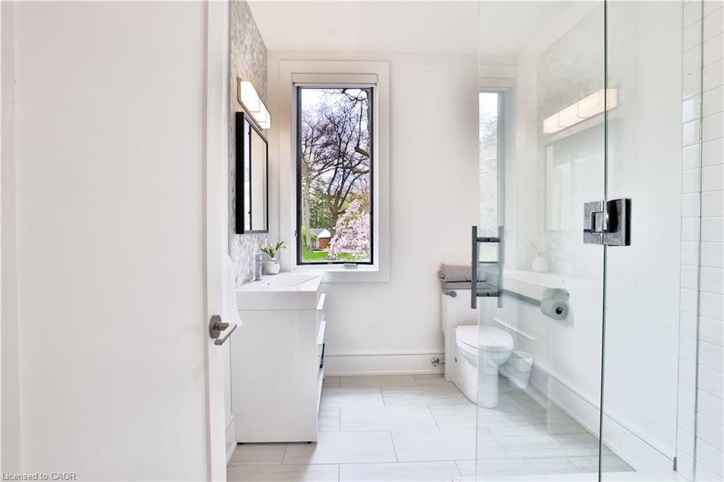 1102 Crestview Street Property Photo 31