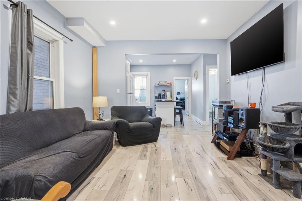 75 Niagara Street Property Photo 8