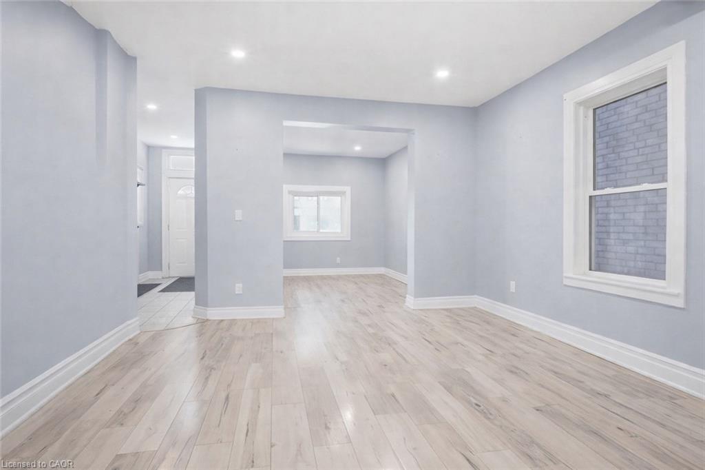 75 Niagara Street Property Photo 9