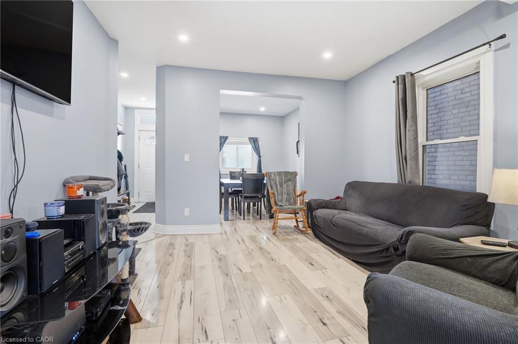 75 Niagara Street Property Photo 10