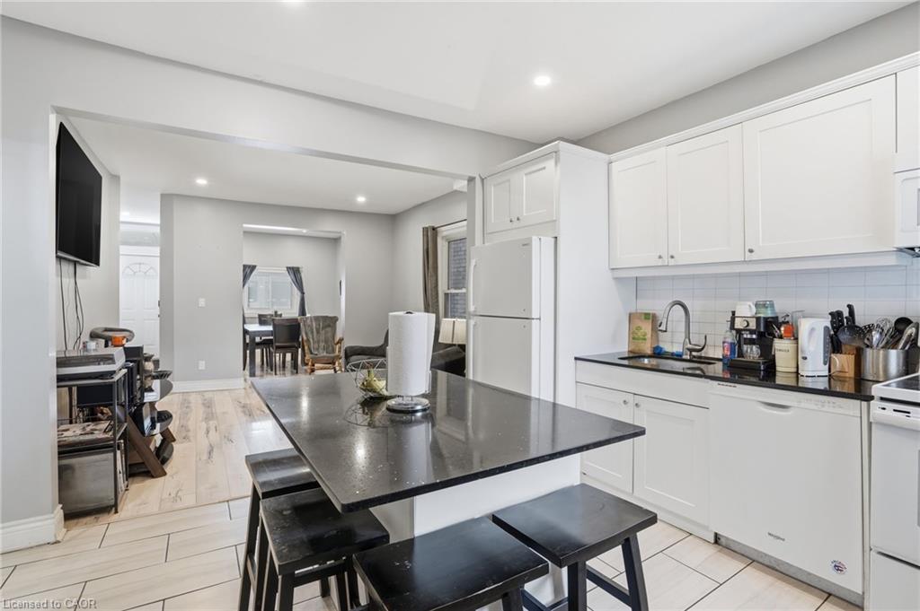 75 Niagara Street Property Photo 13