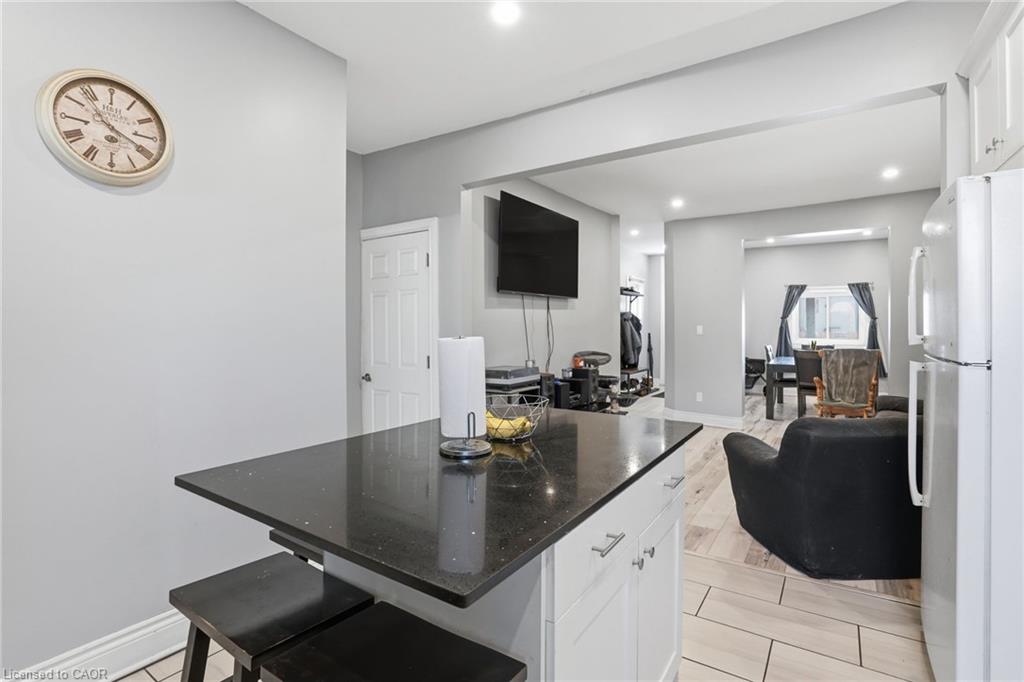 75 Niagara Street Property Photo 14