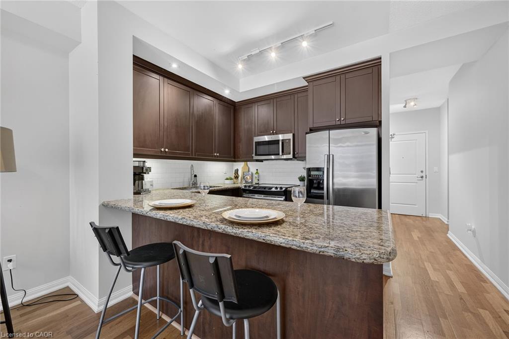 509-628 Fleet Street Property Photo 2