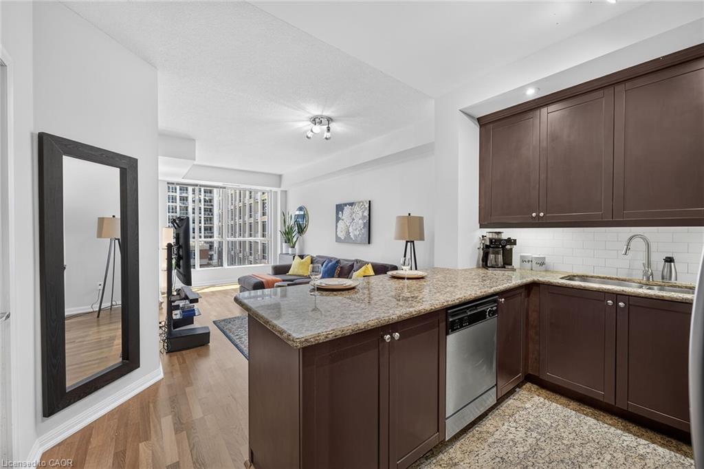 509-628 Fleet Street Property Photo 14