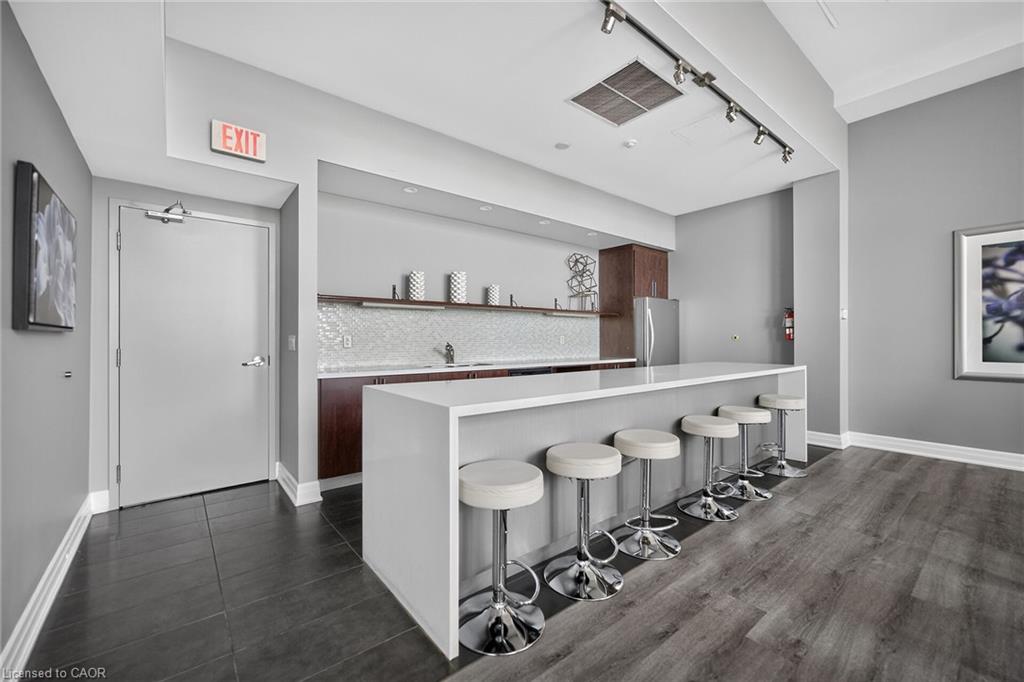 509-628 Fleet Street Property Photo 42