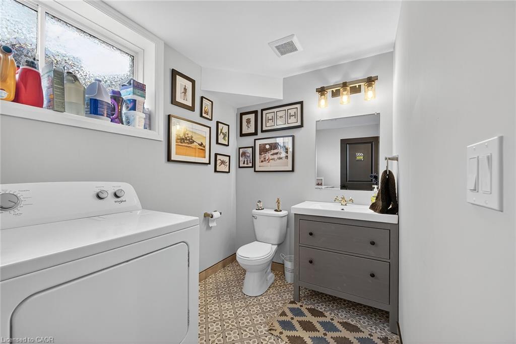 10 Amber Street Property Photo 36