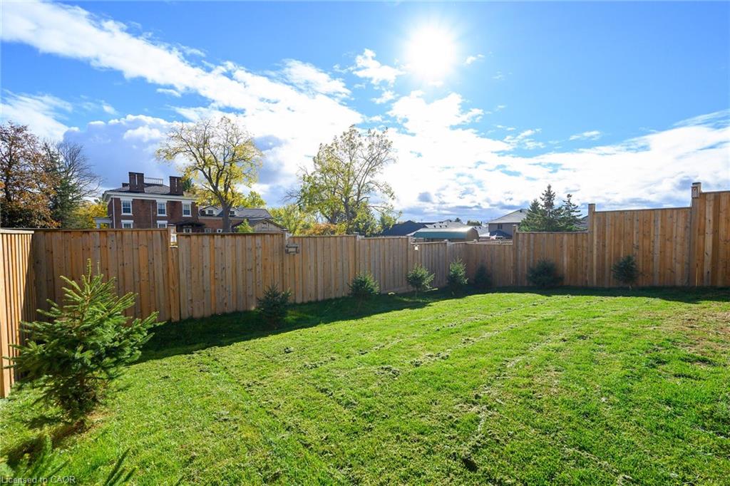 10 Amber Street Property Photo 42