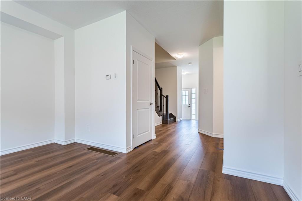 11 Brewis Street E Property Photo 6