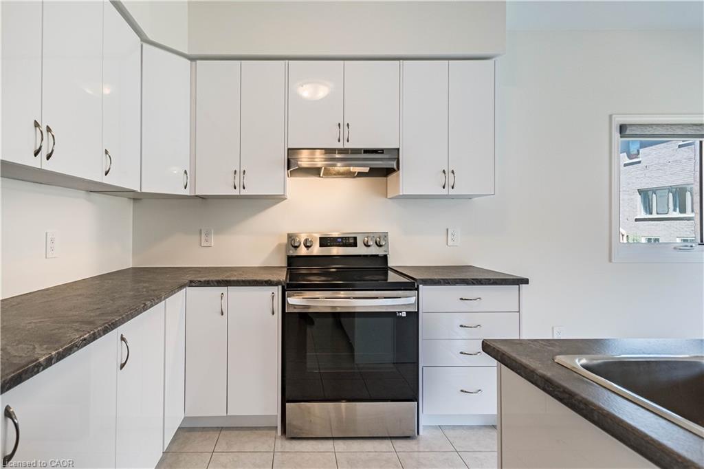 11 Brewis Street E Property Photo 10