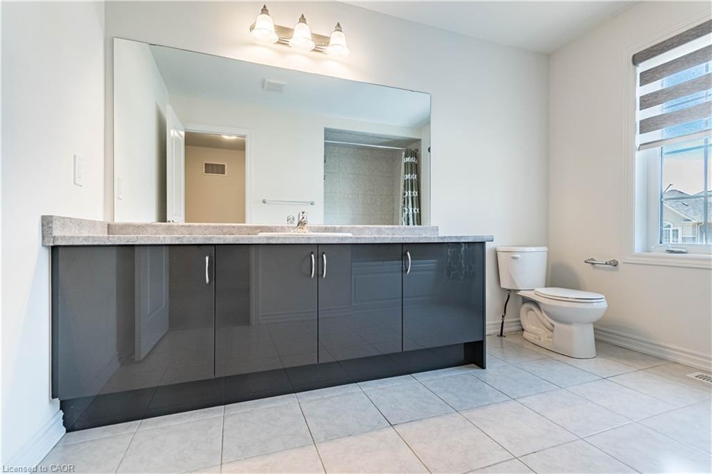 11 Brewis Street E Property Photo 21