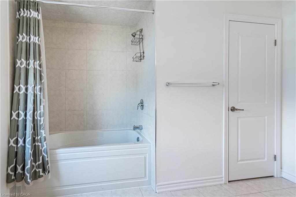 11 Brewis Street E Property Photo 22
