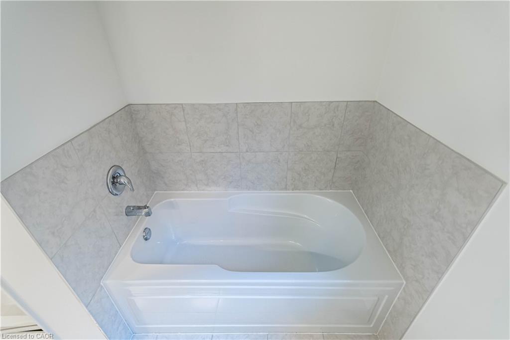 11 Brewis Street E Property Photo 27