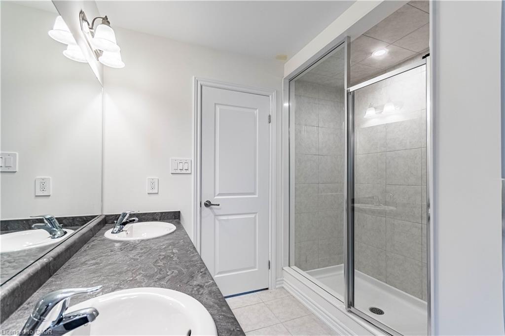 11 Brewis Street E Property Photo 28