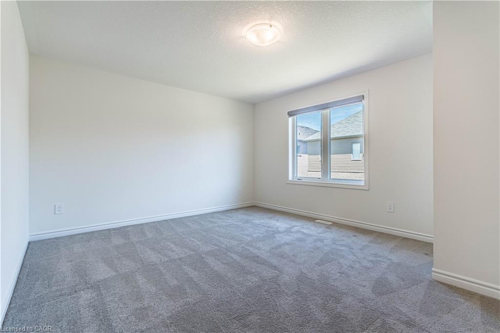 11 Brewis Street E Property Photo 31