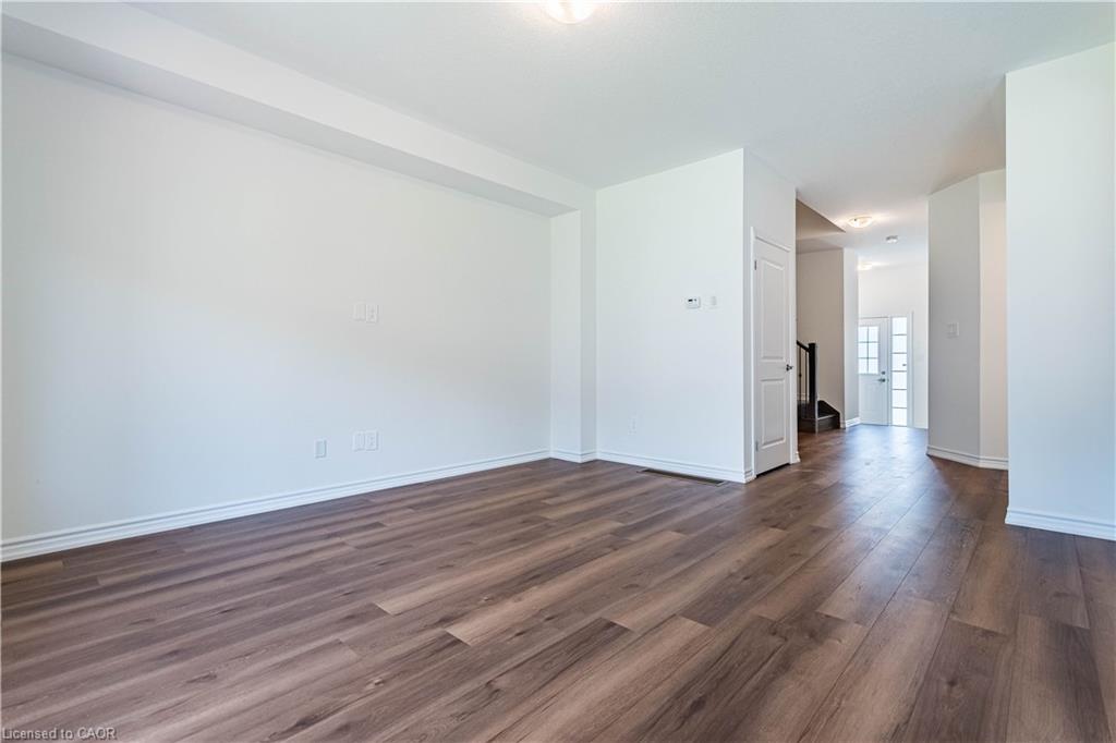 11 Brewis Street E Property Photo 35