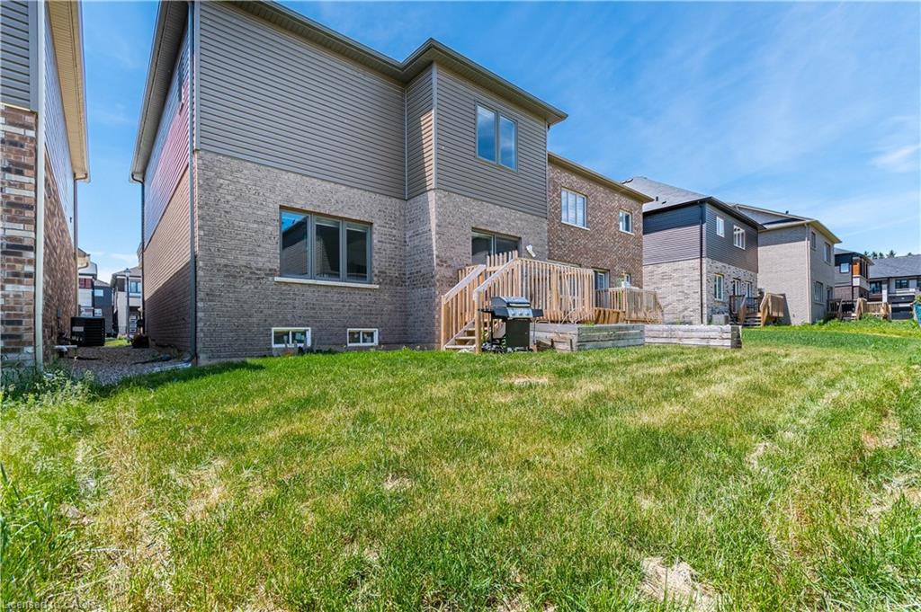 11 Brewis Street E Property Photo 40