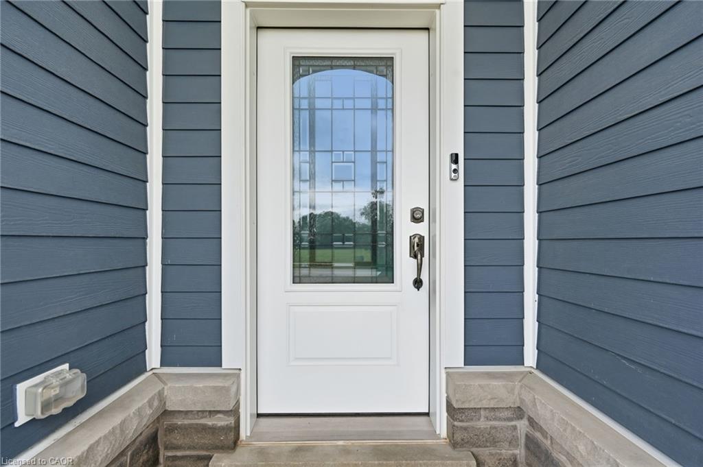 35 Butlers Drive N Property Photo 4