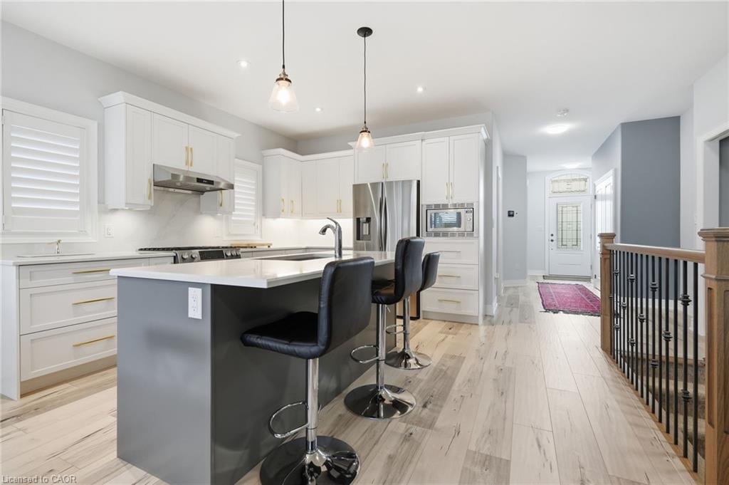 35 Butlers Drive N Property Photo 8