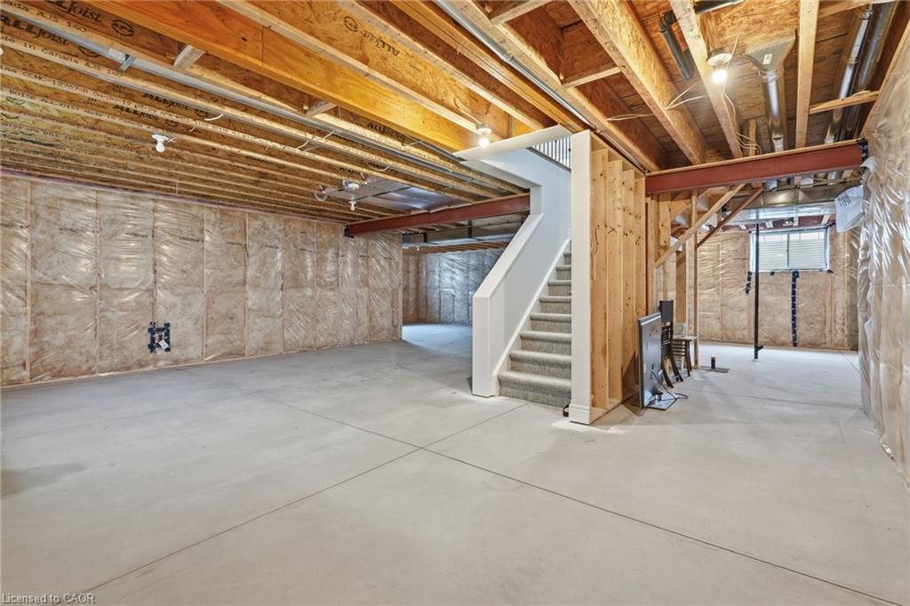 35 Butlers Drive N Property Photo 27