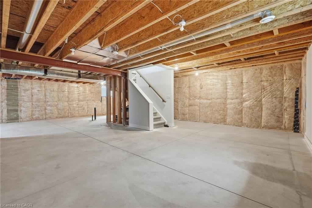 35 Butlers Drive N Property Photo 28
