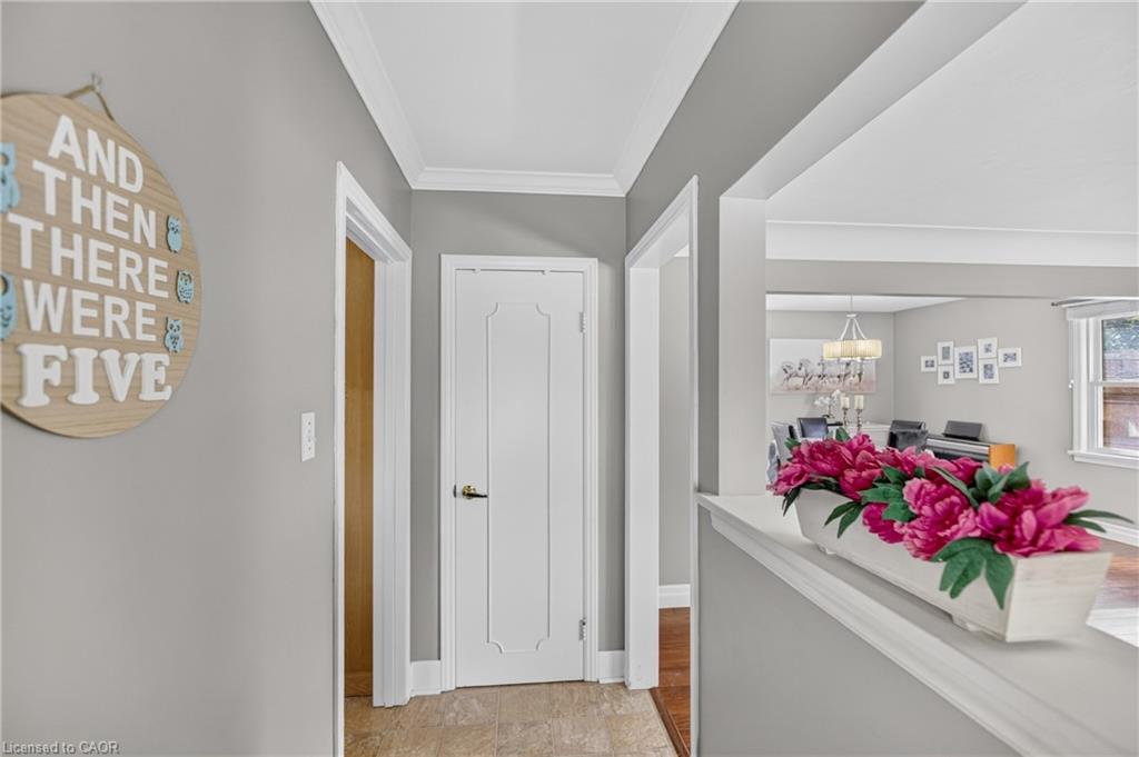 531 Philip Crescent Property Photo 5