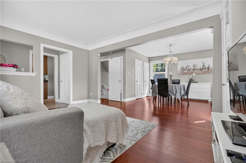 531 Philip Crescent Property Photo 12