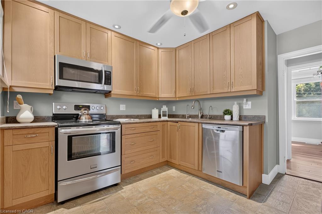 531 Philip Crescent Property Photo 17