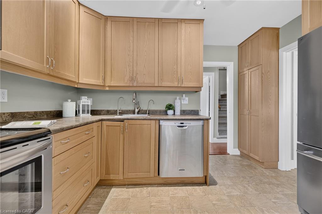 531 Philip Crescent Property Photo 19