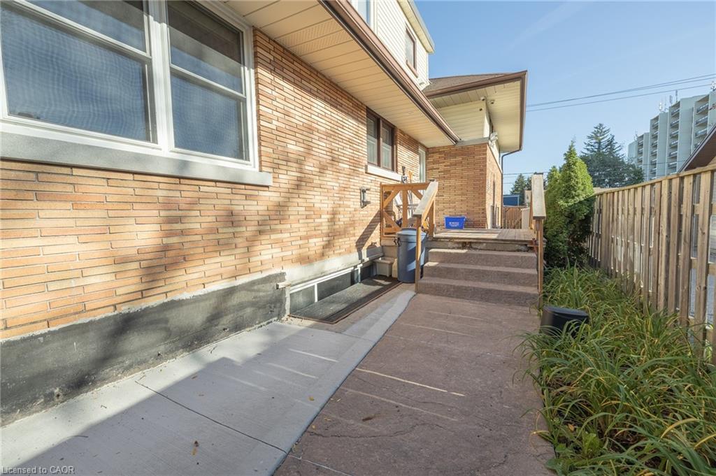 11 Belmont Avenue W Property Photo 32