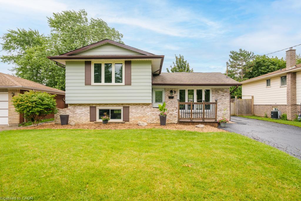 8 Acadia Crescent Property Photo 1