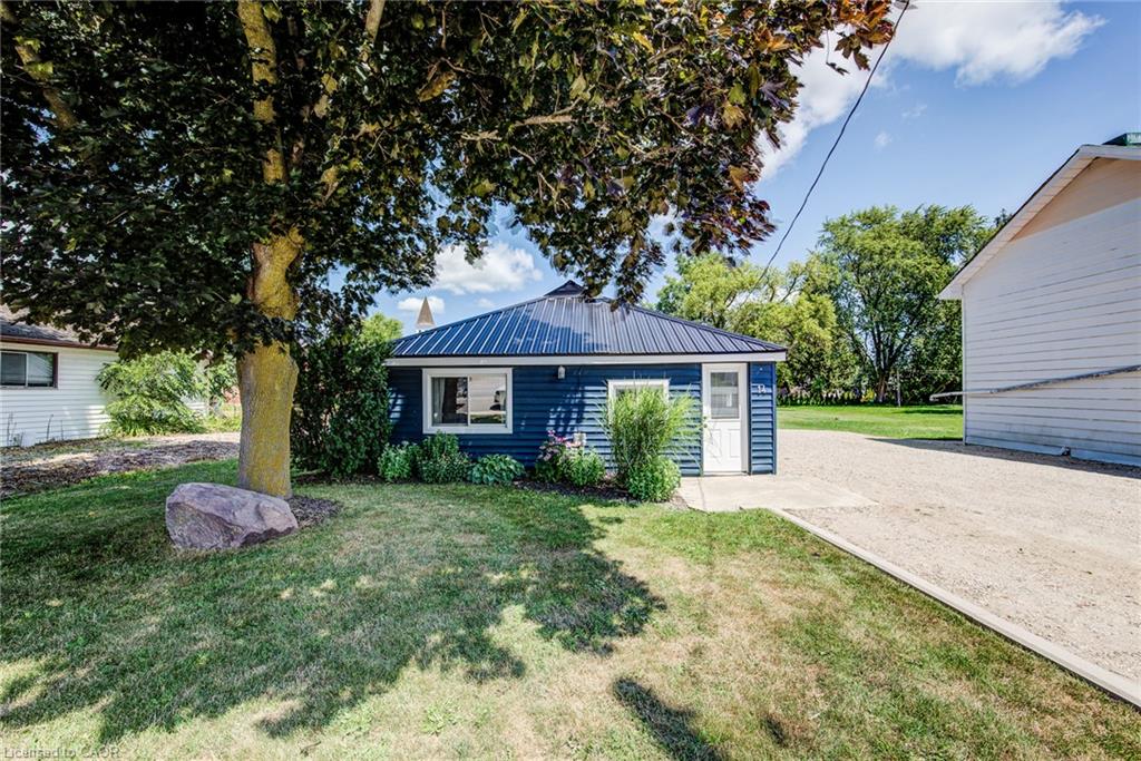 14 Maddison Street E Property Photo 2