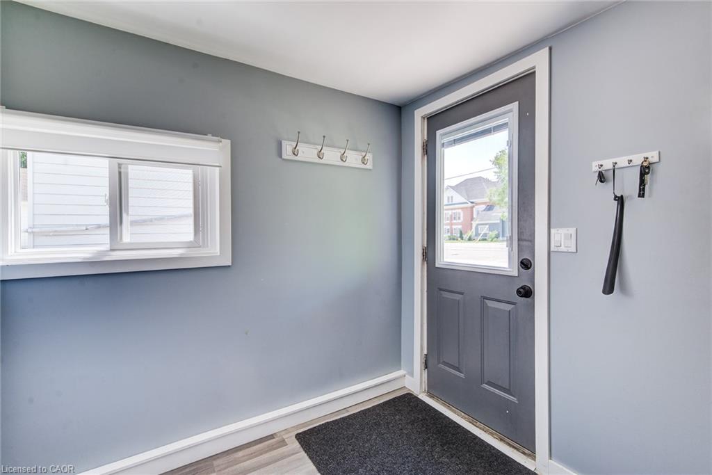 14 Maddison Street E Property Photo 5