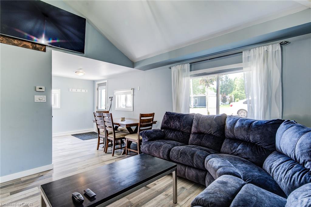 14 Maddison Street E Property Photo 10