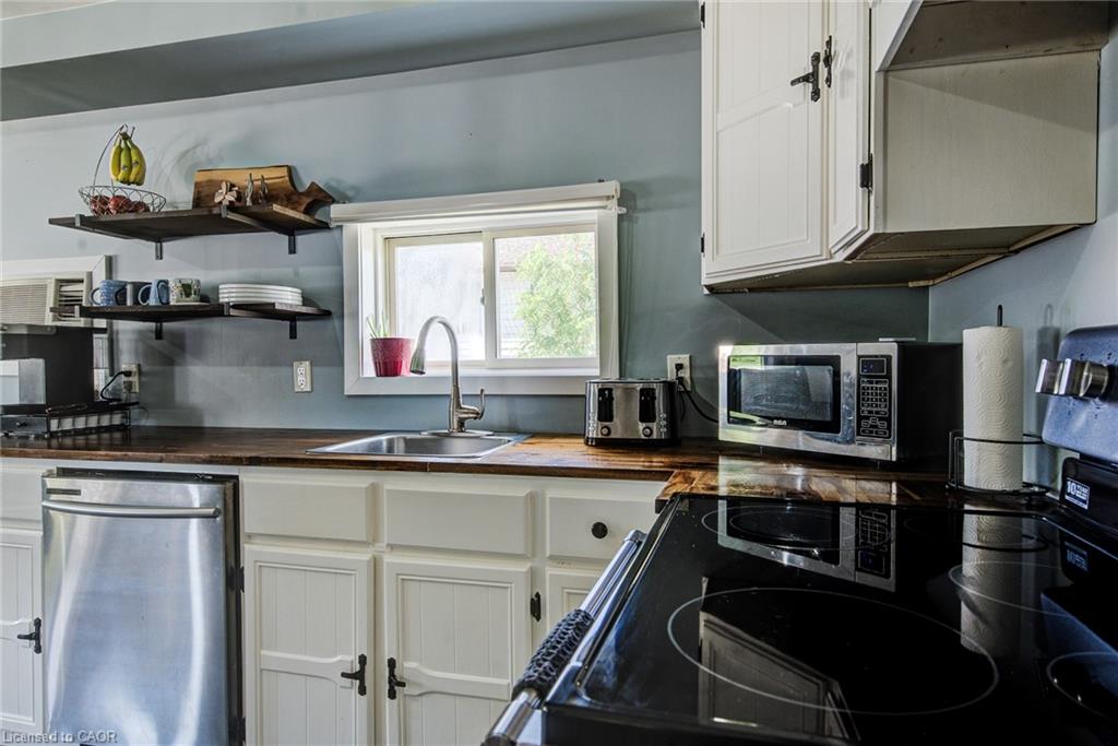 14 Maddison Street E Property Photo 15