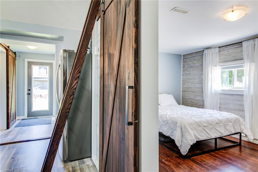 14 Maddison Street E Property Photo 16