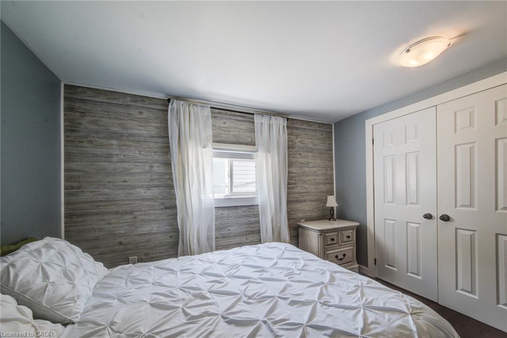 14 Maddison Street E Property Photo 18