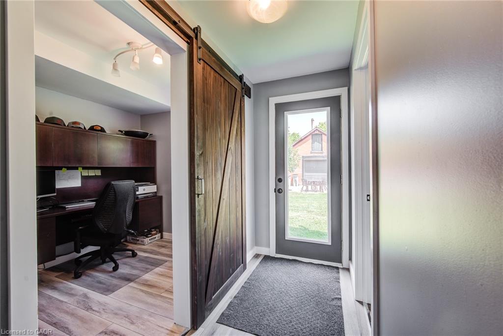 14 Maddison Street E Property Photo 19