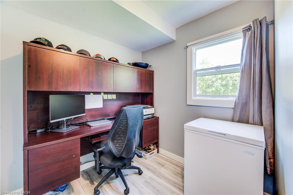 14 Maddison Street E Property Photo 20