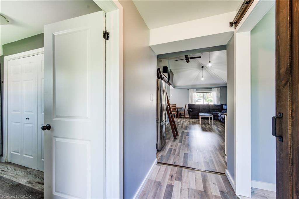 14 Maddison Street E Property Photo 21