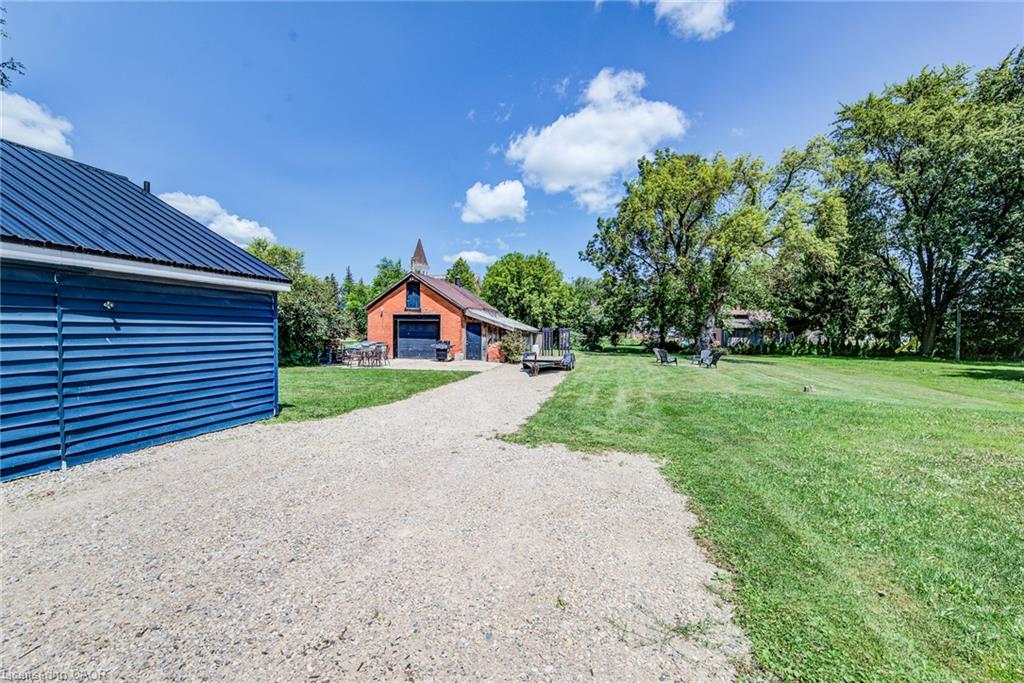 14 Maddison Street E Property Photo 24