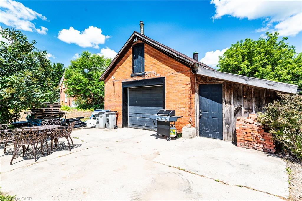 14 Maddison Street E Property Photo 26